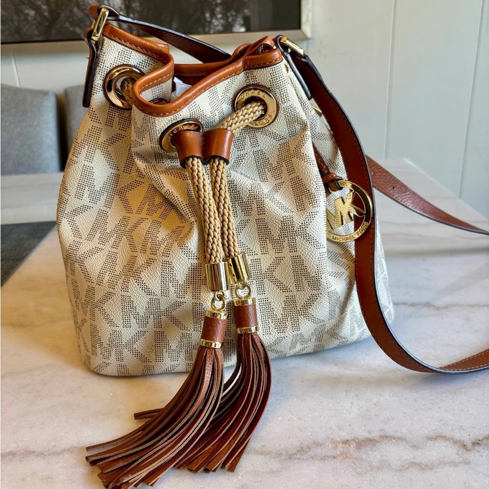 Michael Kors Designer Cream and Brown Bucket Bag
